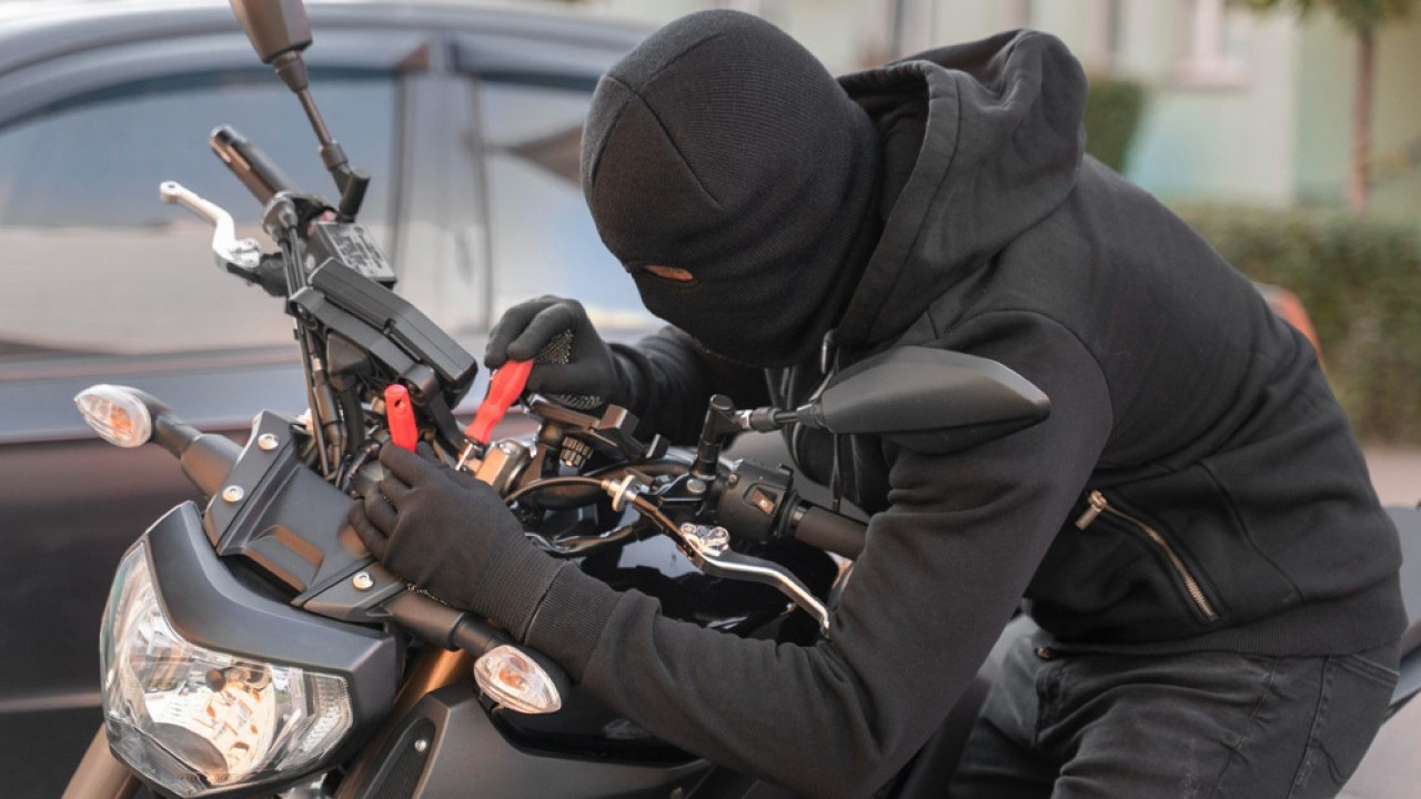 Waspada Bro! Ini 5 Cara Ampuh Biar Motor Kamu Gak Jadi Korban Pencurian, Tanpa Ribet dan Mahal!