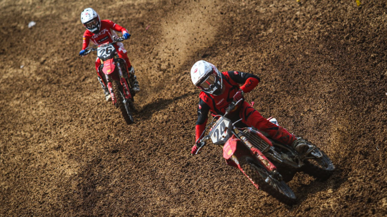 Kualifikasi Kejurnas Motocross 2026 Round 5: Diva Ismayana Finish P2, Hilman Maksum Ke-3