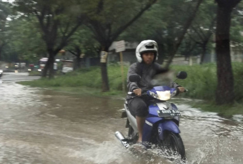 Motor Kamu Terendam Banjir? Yuk Lakukan Hal Ini