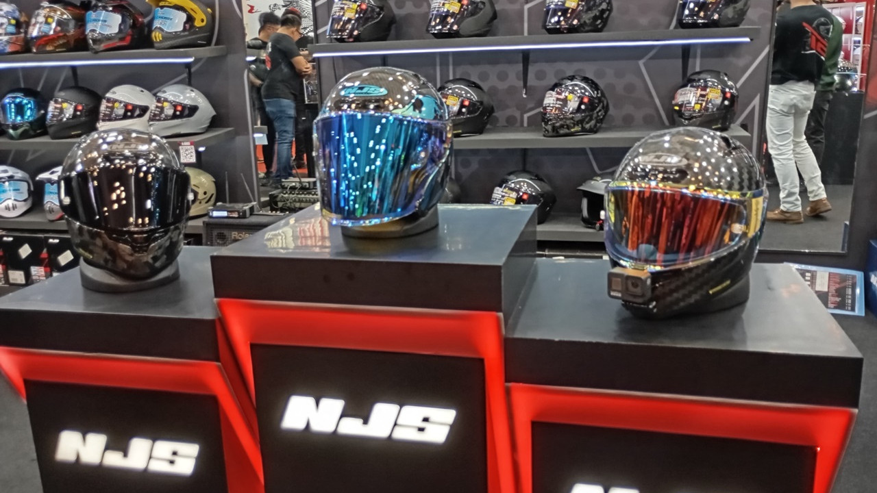 IMOS 2024: Helm Baru NJS ZX-1R GT dan Kairoz GT Hadir dengan Bahan Carbon