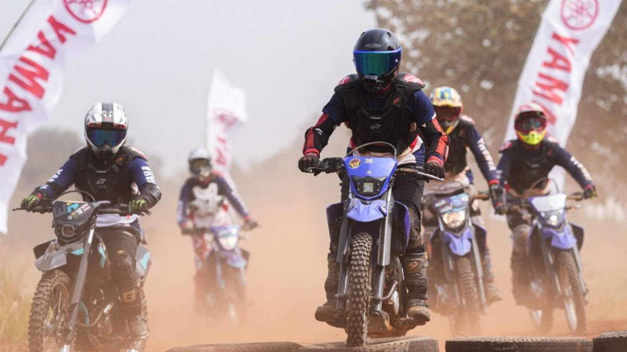 Yamaha WR155 R dan YZ125X Diajak Taklukkan Lintasan, Peserta Dibekali Teknik Off-Road Dasar
