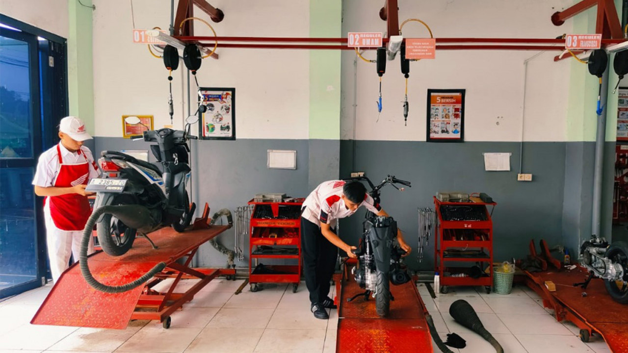 Keren! AHASS Tefa SMKN 8 Tangerang Layani 1.000 Unit Lebih Servis Motor Honda