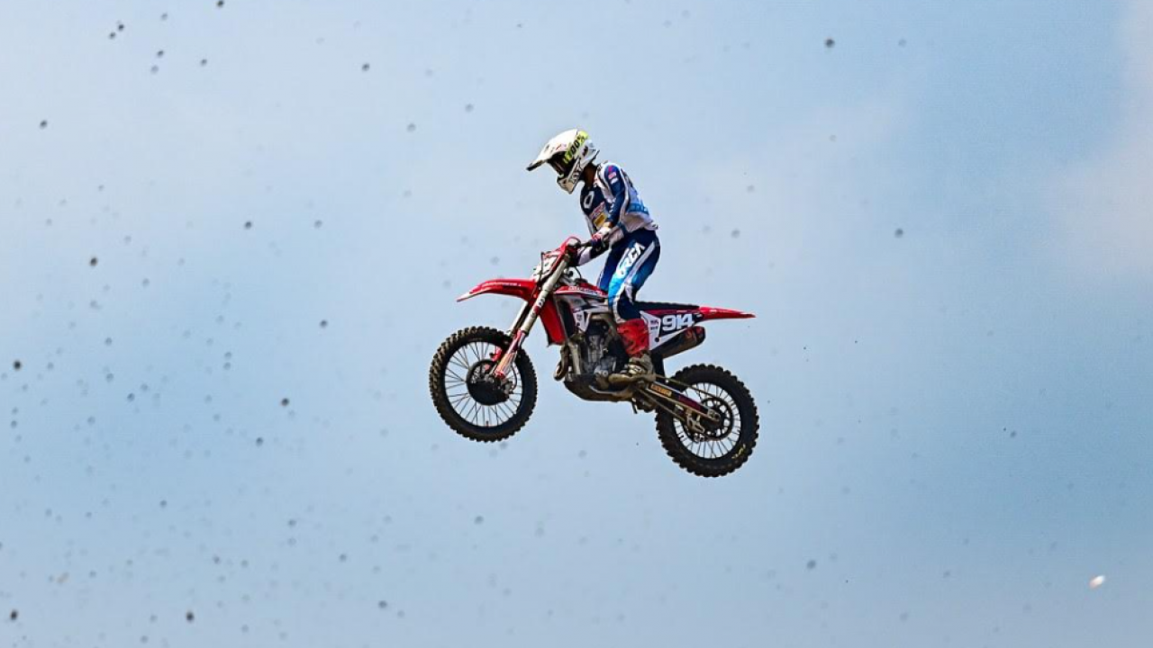 Melesat Bersama CRF250R, Crosser Astra Honda Raih Double Podium di Seri Kelima Kerjurnas MX 2025