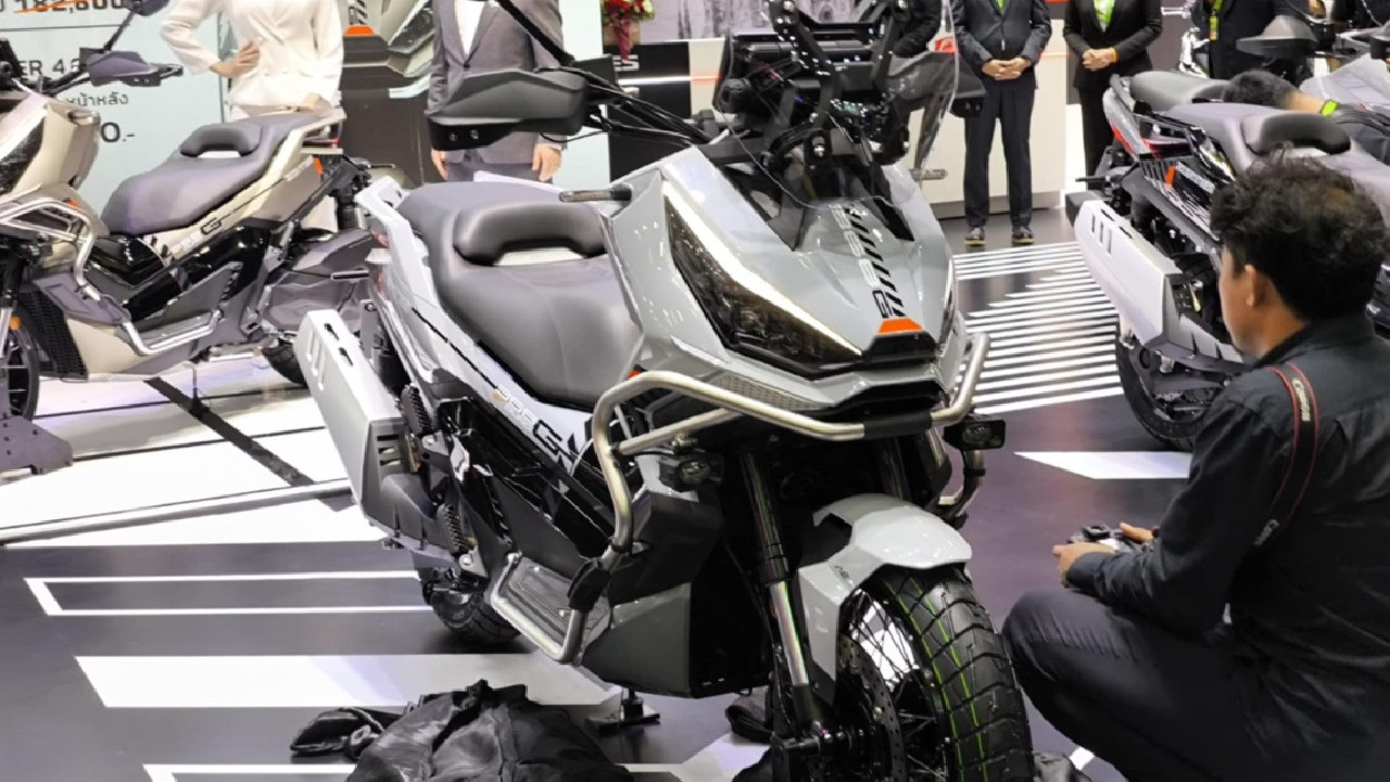 Skutik Adventure Zontes 386G Resmi Meluncur di Pameran Motor Expo Thailand 2024! 