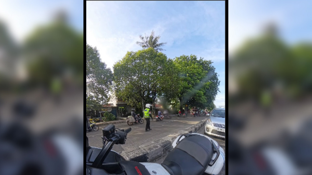 Viral di Media Sosial, Polisi Ini Nyaris Ditabrak Saat Amankan Pemotor Lawan Arah