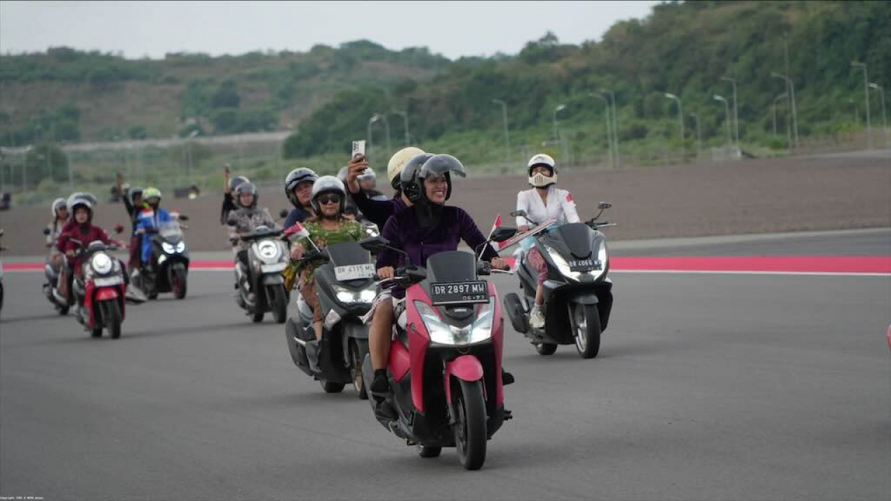 Rayakan Hari Kartini, Lady Bikers Lombok Gelar Touring Kebaya dan Safety Riding di Mandalika
