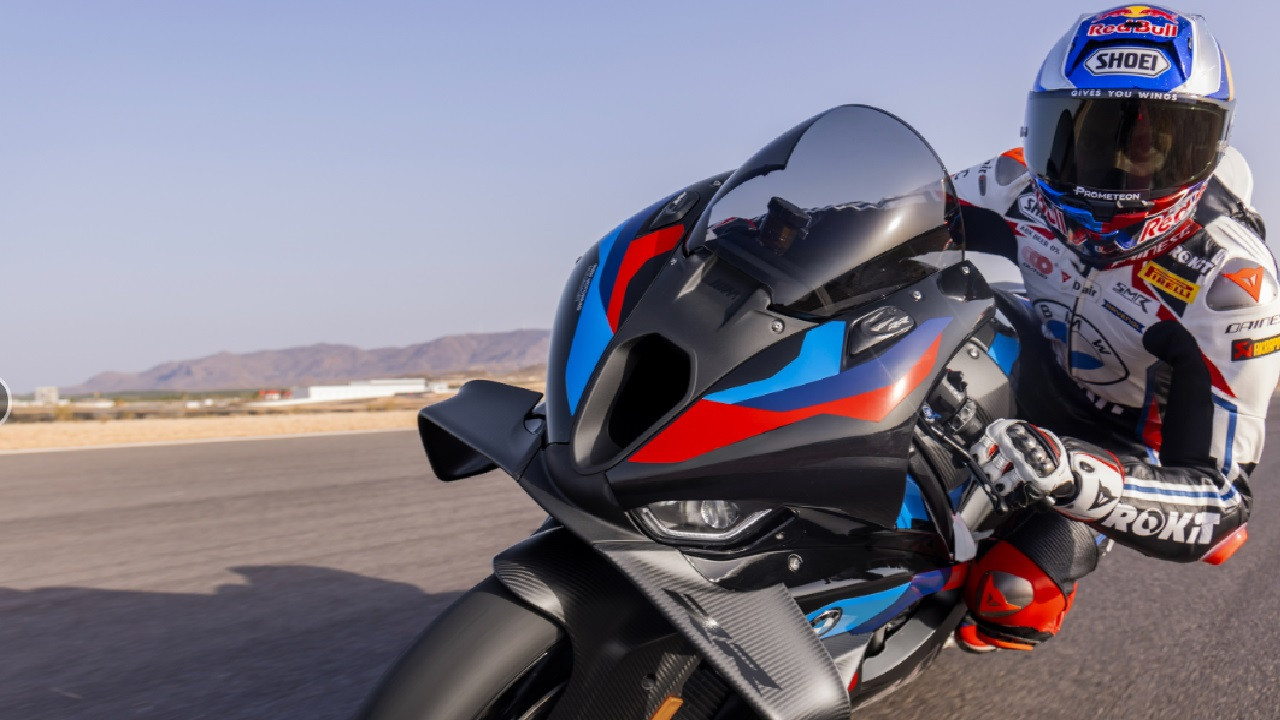 Pertahankan Gelar Juara, BMW Luncurkan Motor Baru M1000 RR Untuk WorldSBK 2025 