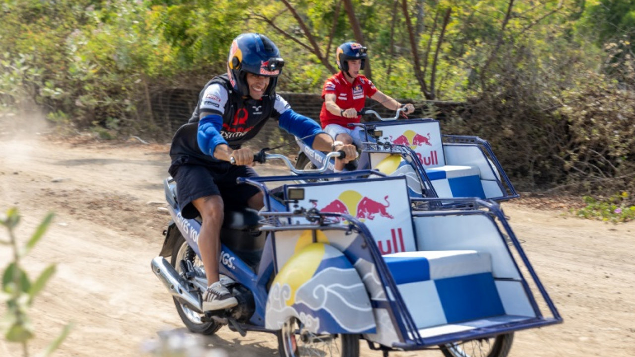 Jelang MotoGP Indonesia, Redbull Adakan Lomba Balap Becak Motor di Mandalika!