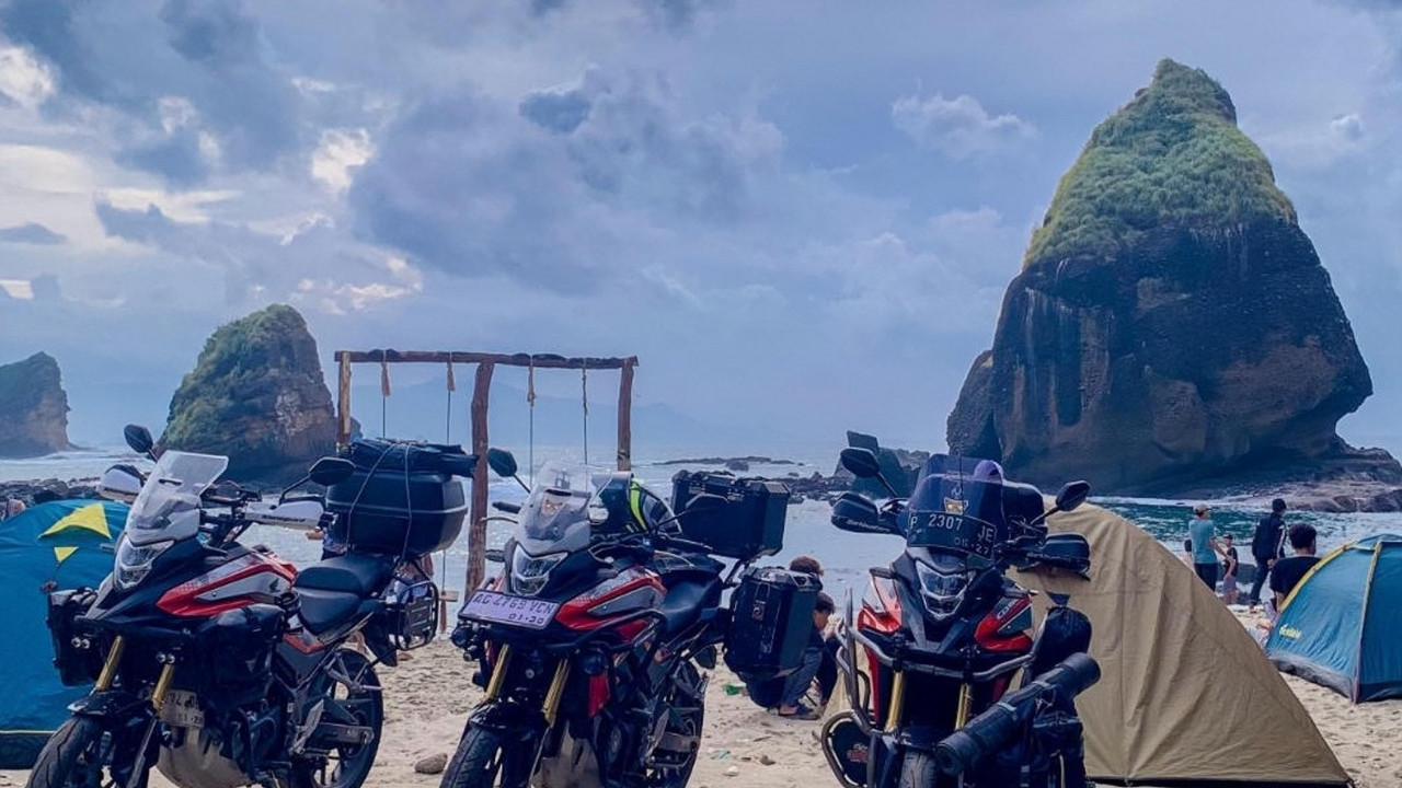 Gas Pol di Awal Tahun! Komunitas CB150X Jember Perkuat Solidaritas Lewat Motocamp di Pantai Papuma