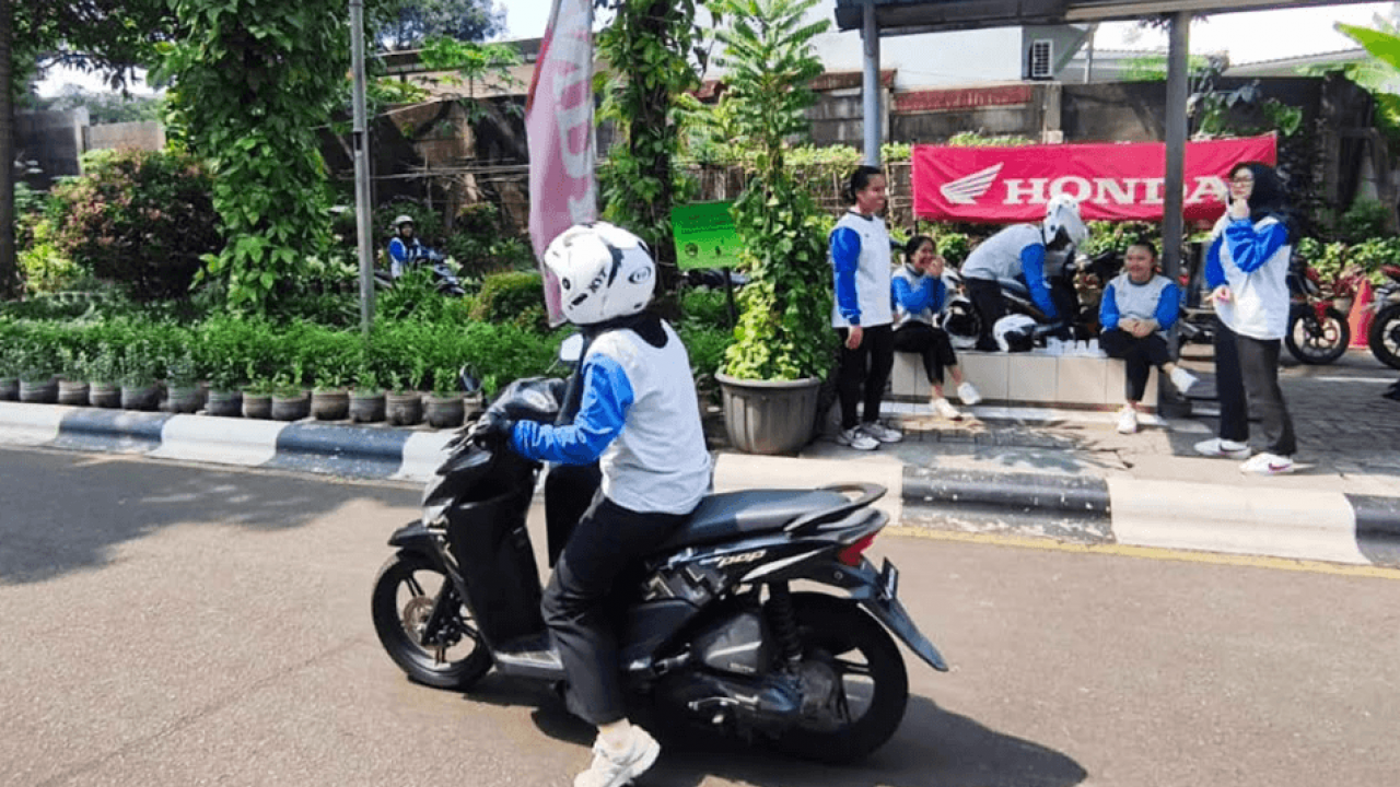 Ladies, Jangan Asal Gas! Simak Nih 4 Tips Berkendara Biar Tetap #Cari_Aman di Jalan