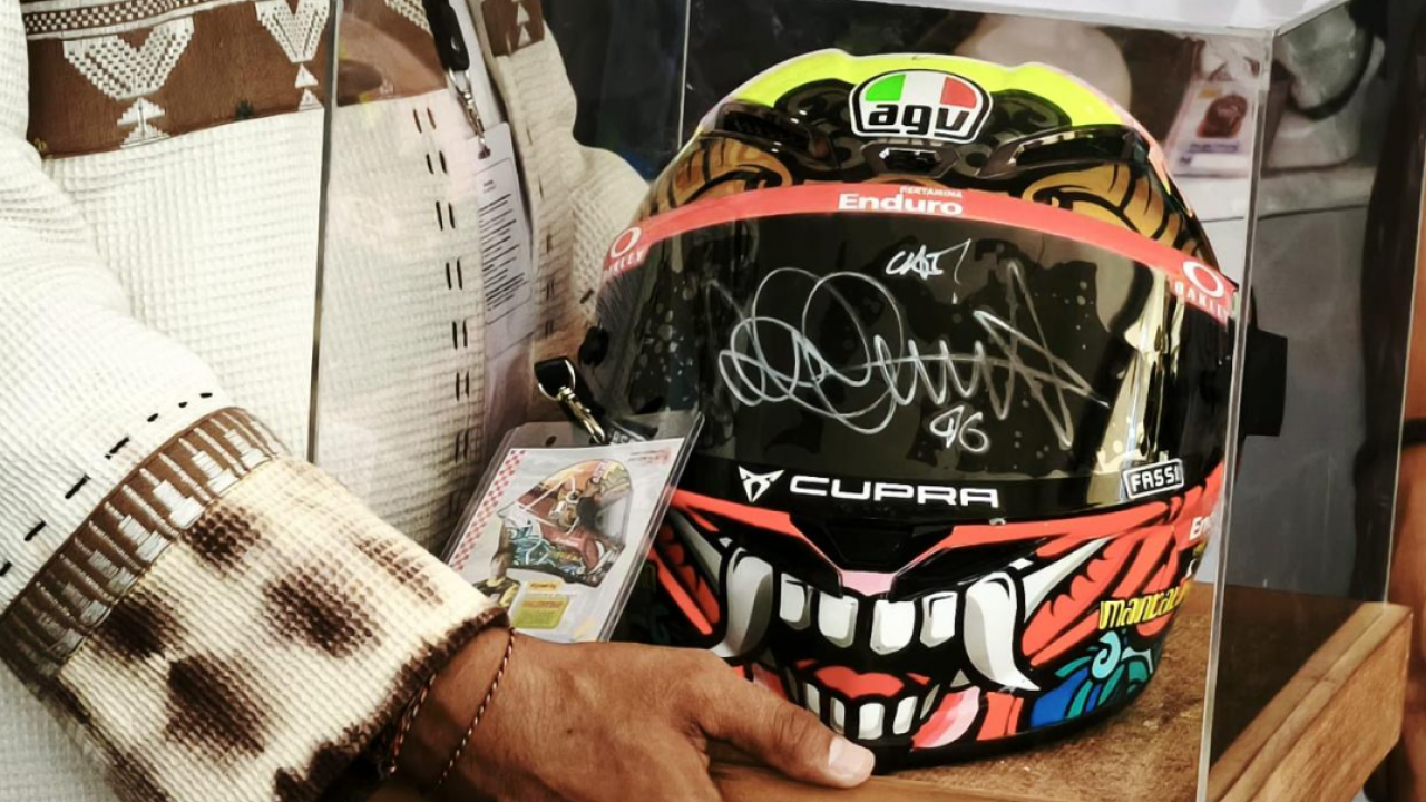 Enduro Mandalika Experience 2025: Pertamina Lubricants Lelang Helm Eksklusif Bertanda Tangan Valentino Rossi