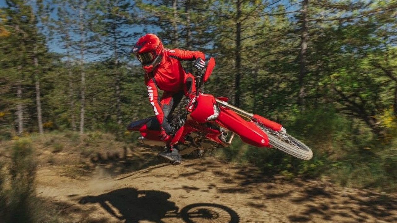 Desmo450 EDS, Motor Enduro Pertama Ducati yang Siap Diajak Siksa Jalur Trabasan