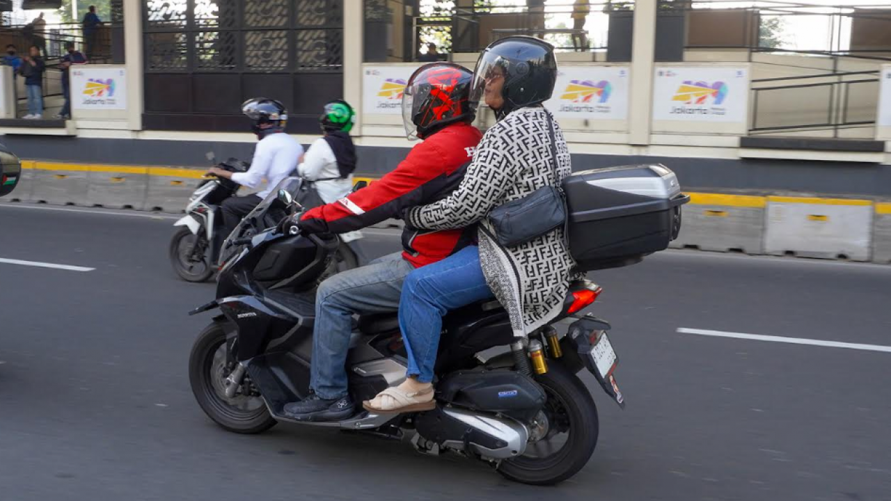 Simak! Ini 5 Posisi Berkendara Motor yang Benar Biar Enggak Gampang Pegal dan Tetap Aman