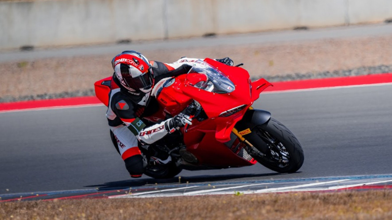 Jajal Ducati Panigale V4 S di Mandalika, Diva Ismayana Tuai Pujian dari Intruktur DRE