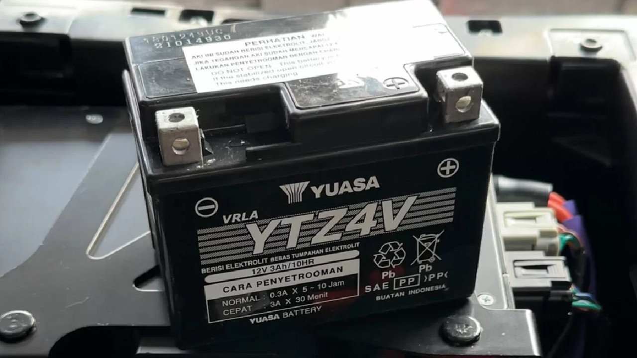 Aki Basah vs Aki Kering: Mana yang Paling Cocok Buat Teman Aspal Bradsis?