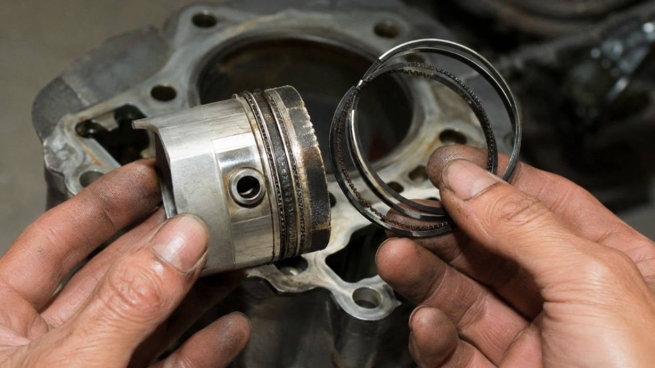 Ring Piston Motor Aus Ternyata Bisa Terlihat dari Gejala Ini, Yuk Simak!
