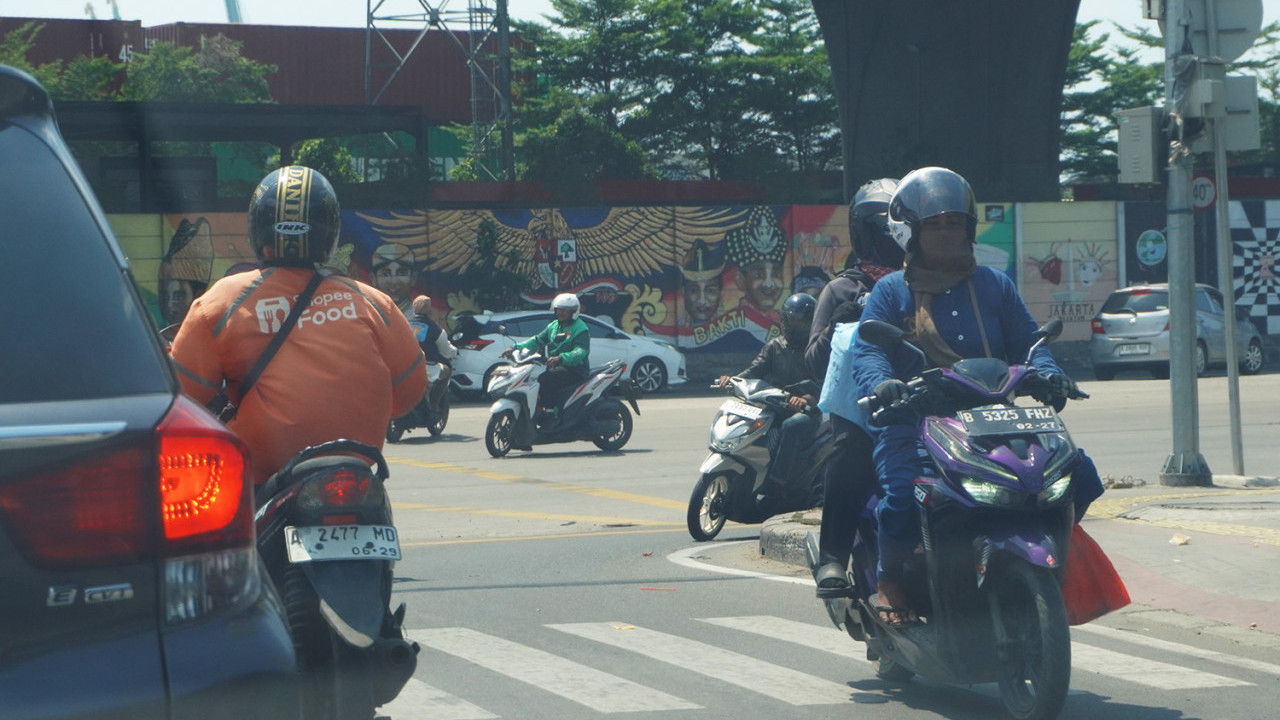Masih Nekat Lawan Arah Saat Berkendara? Awas, Ini Bahayanya!