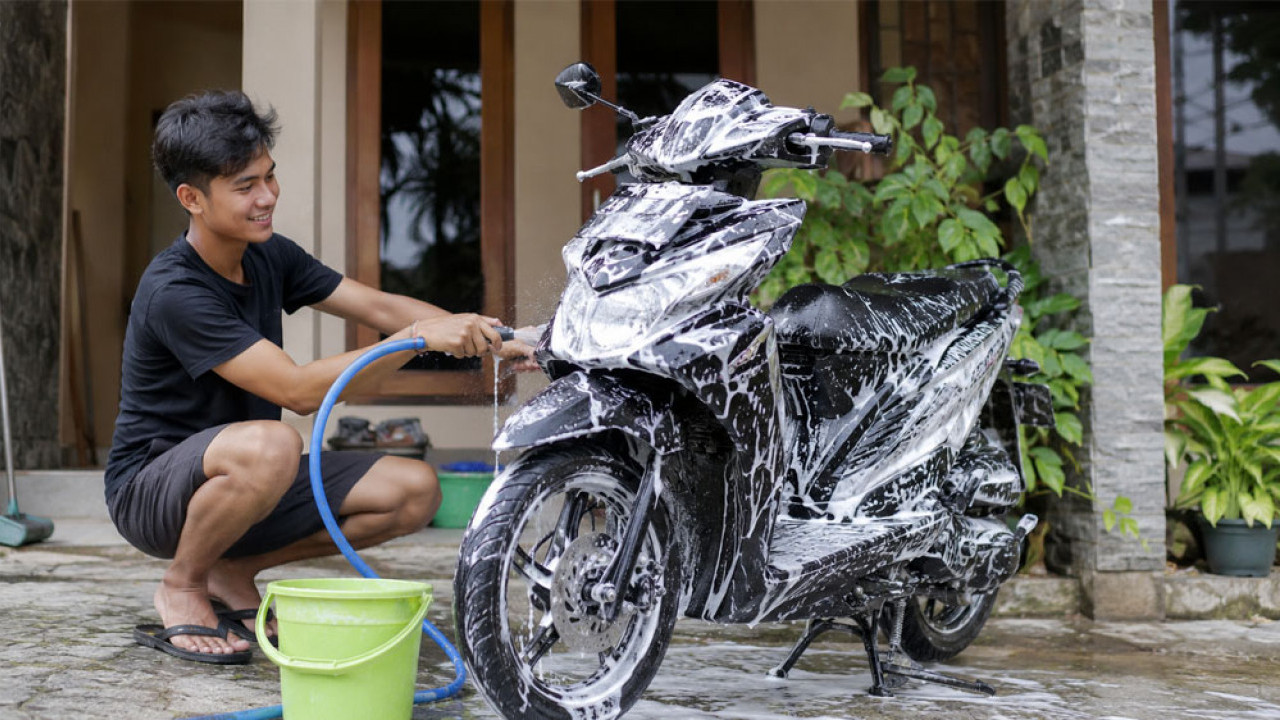 Jangan Asal Cuci Motor, Ini Bagian yang Tidak Boleh Kena Air Berlebihan
