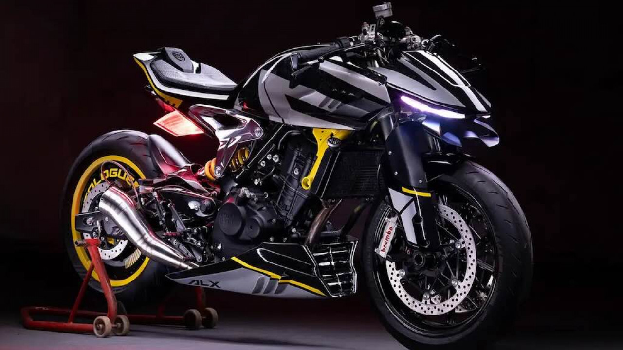 Royal Enfield Guerrilla 450 Ini Bergaya Cyberpunk yang Punya NOS Aktif!