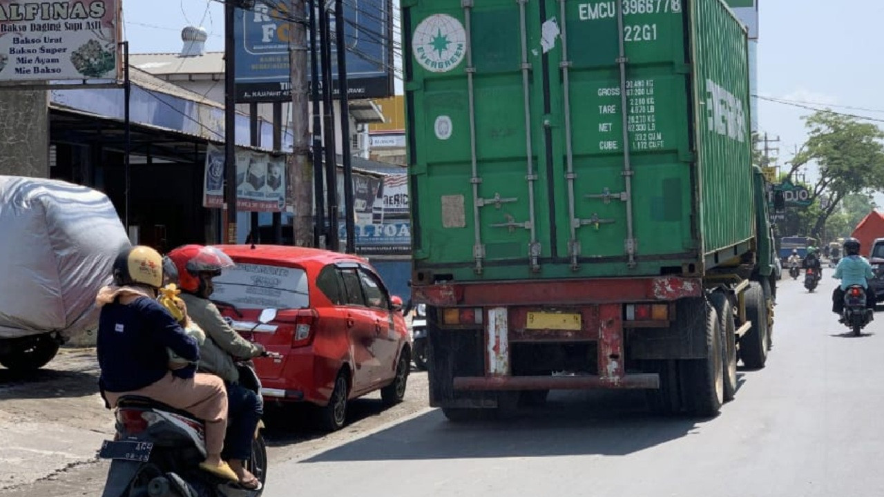 Bahaya Menyalip dari Jalur Kiri, Ini Kondisi Khusus yang Masih Diperbolehkan
