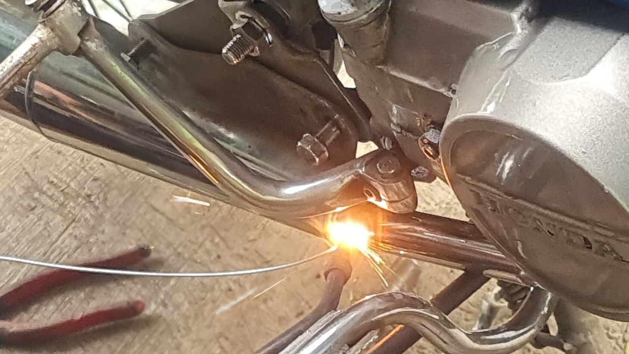 Jangan Anggap Remeh! Ini Efek Knalpot Bocor pada Motor Kesayangan