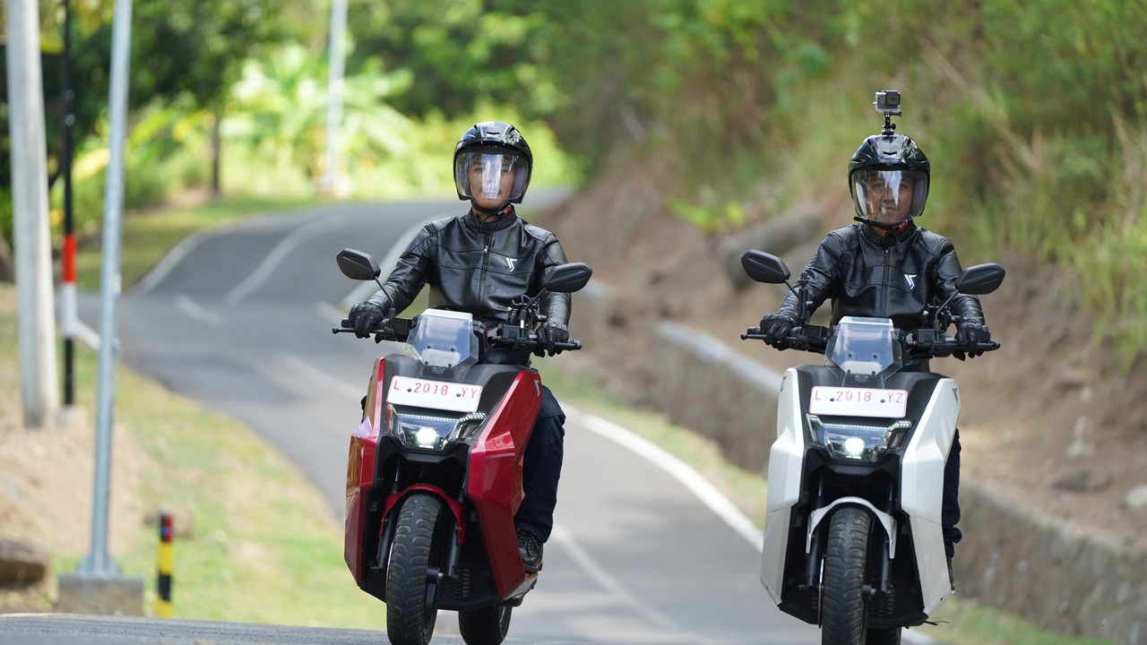 Sukses Uji Ketangguhan Sejauh 3.000 Km, Motor Listrik Savart Makin Tangguh di Segala Medan