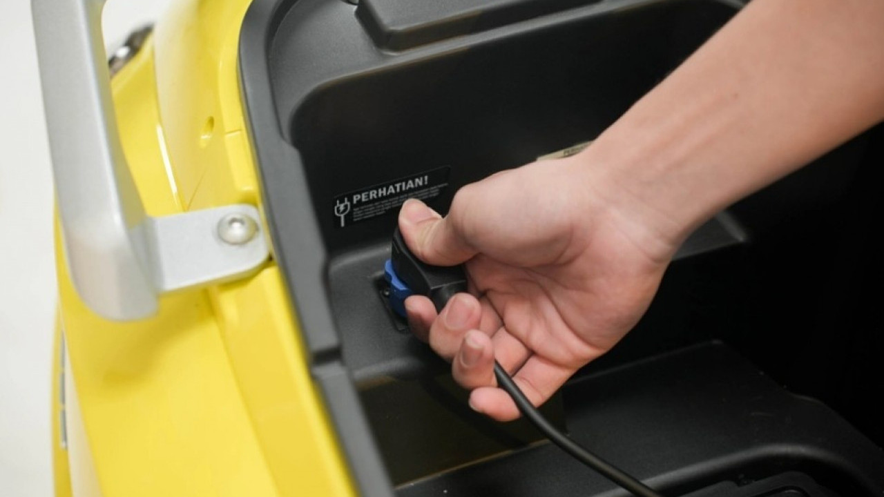 Motor Listrik Dicas Semalaman, Aman atau Bikin Baterai Cepat Rusak?