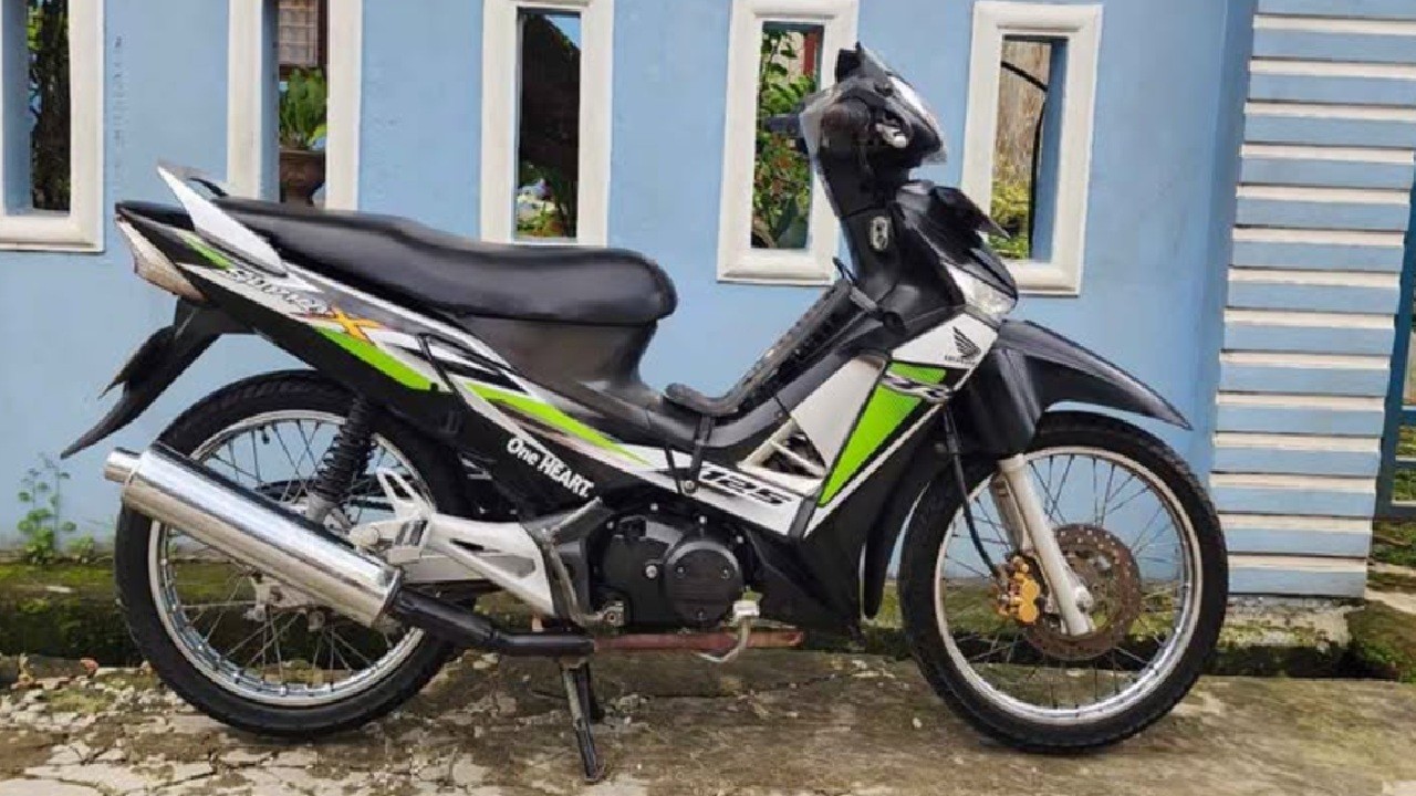 Dompet Tebal Terus! 7 Motor Ini 'Haram' Sering Mampir SPBU, Bikin Petugas Pom Kangen Berat!