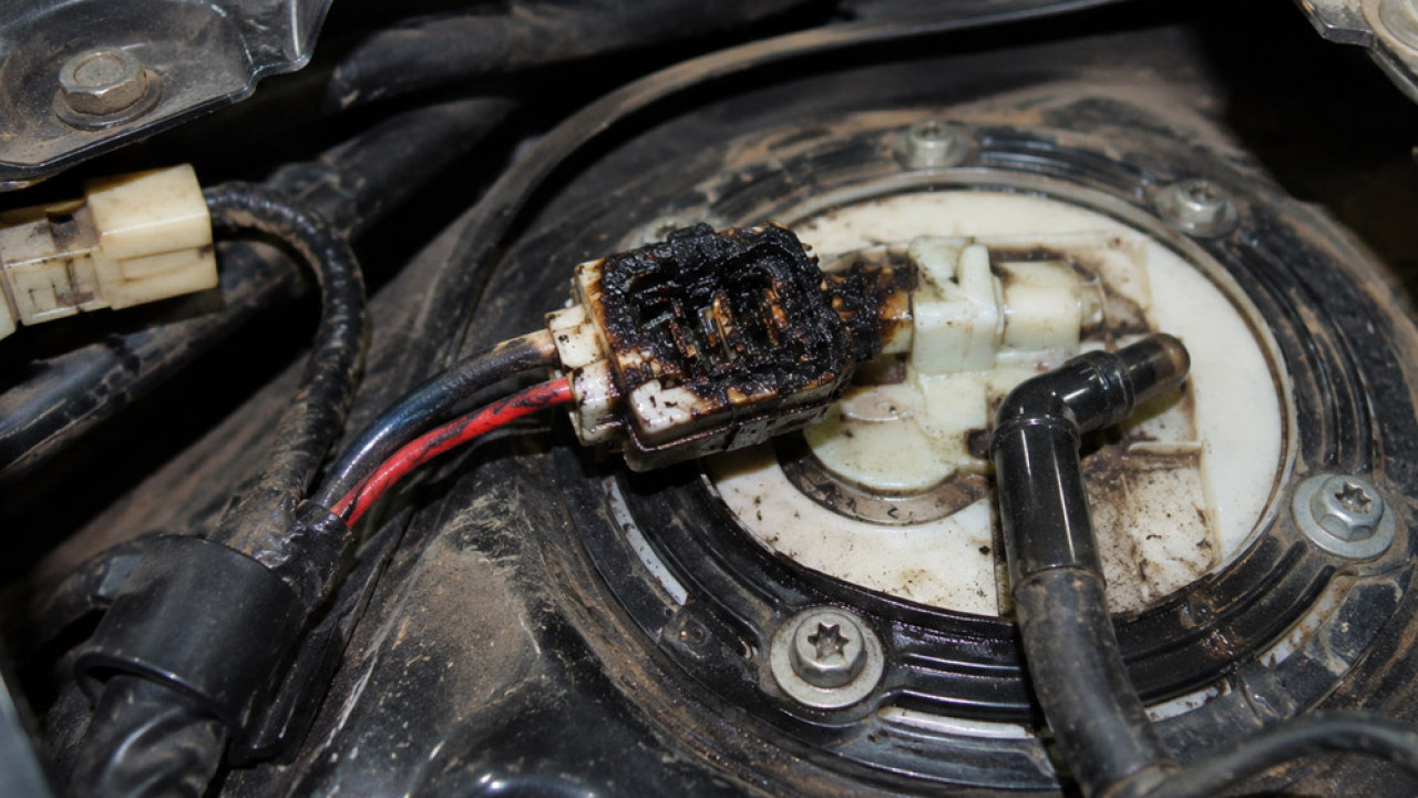 Soket Fuel Pump Motor Mudah Terbakar? Ini Penyebab yang Sering Diabaikan Pengendara