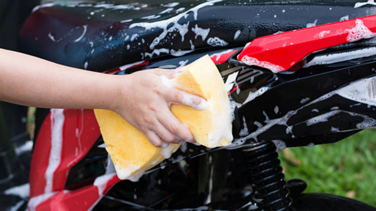 Awas! Ternyata 8 Kebiasaan Sepele Ini Bikin Body Motor Cepat 'Buluk'