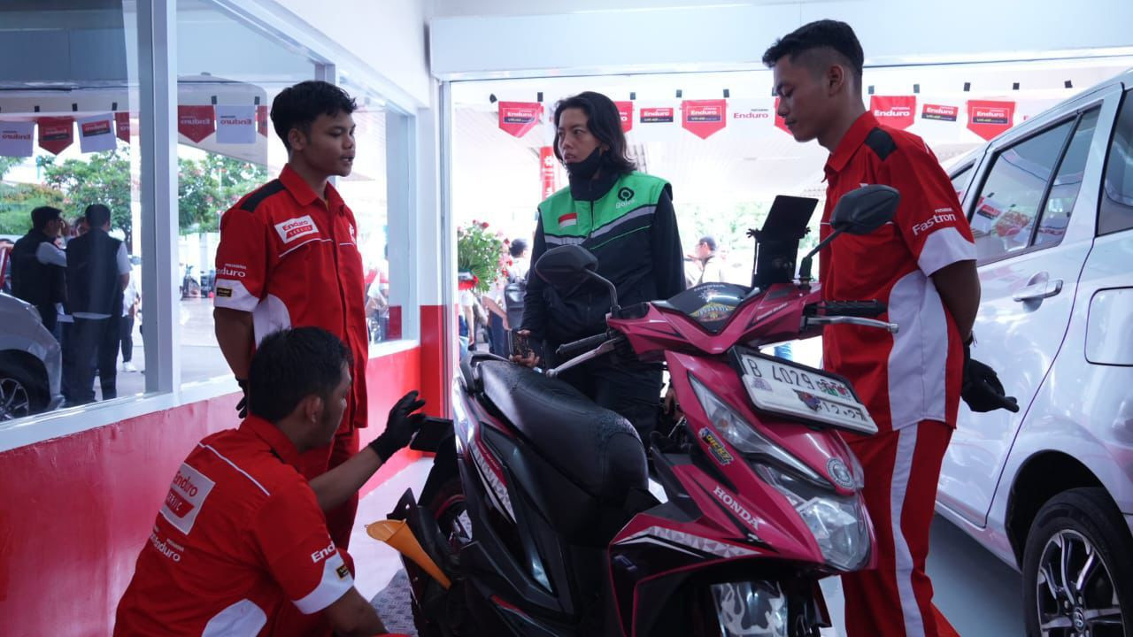 Isi BBM Sekalian Servis, Pertamina Lubricants Hadirkan Enduro Service di SPBU COCO Daan Mogot