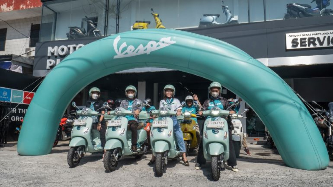 Sambut Hari Batik Nasional, Piaggio Indonesia Ajak Pecinta Vespa Riding Bareng