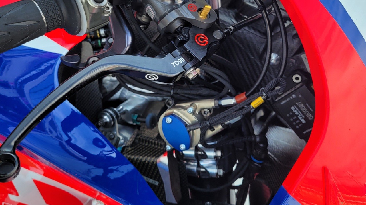 Mengapa Honda RC213V Tetap Pakai Kabel Sling Meski Sudah Ride by Wire? Ini Alasannya