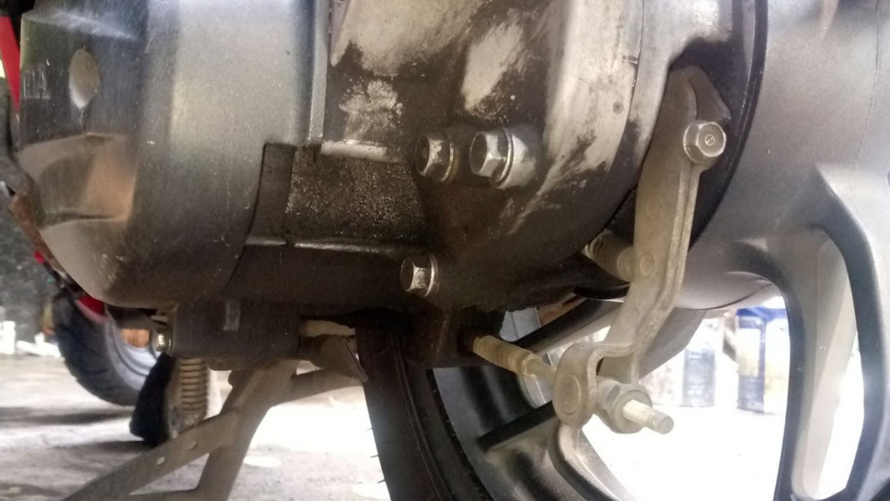 Terbongkar! Ternyata Satu Indikator Sederhana Ini Bisa Menunjukkan Kampas Rem Teromol Motor Sudah Aus