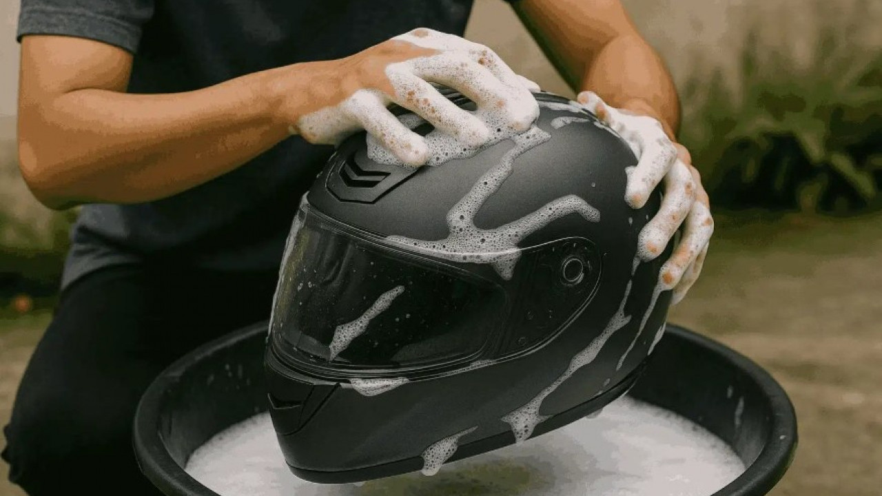 Biar Helm Tetap Nyaman Dipakai Harian, Jangan Lupa Rutin Lakukan Perawatan Ini