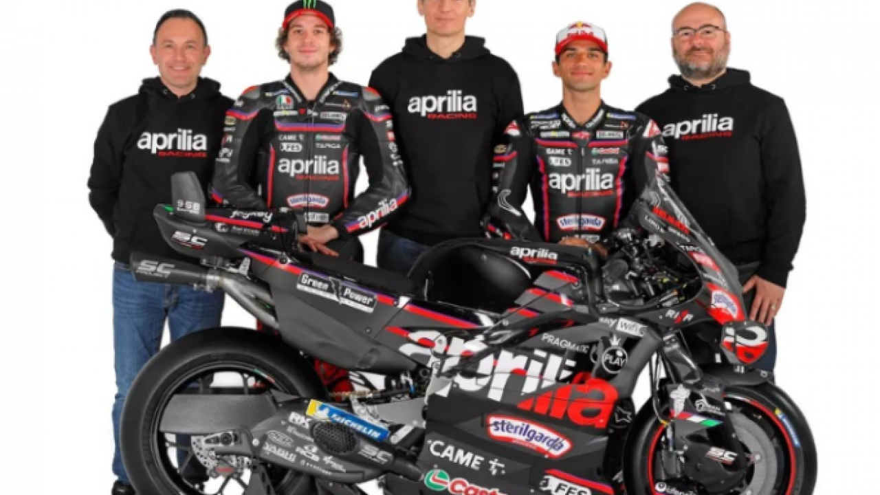 Tim Aprilia Racing Resmi Diluncurkan, Marco Bezzecchi dan Jorge Martin Siap Hadapi Tantangan MotoGP 2025