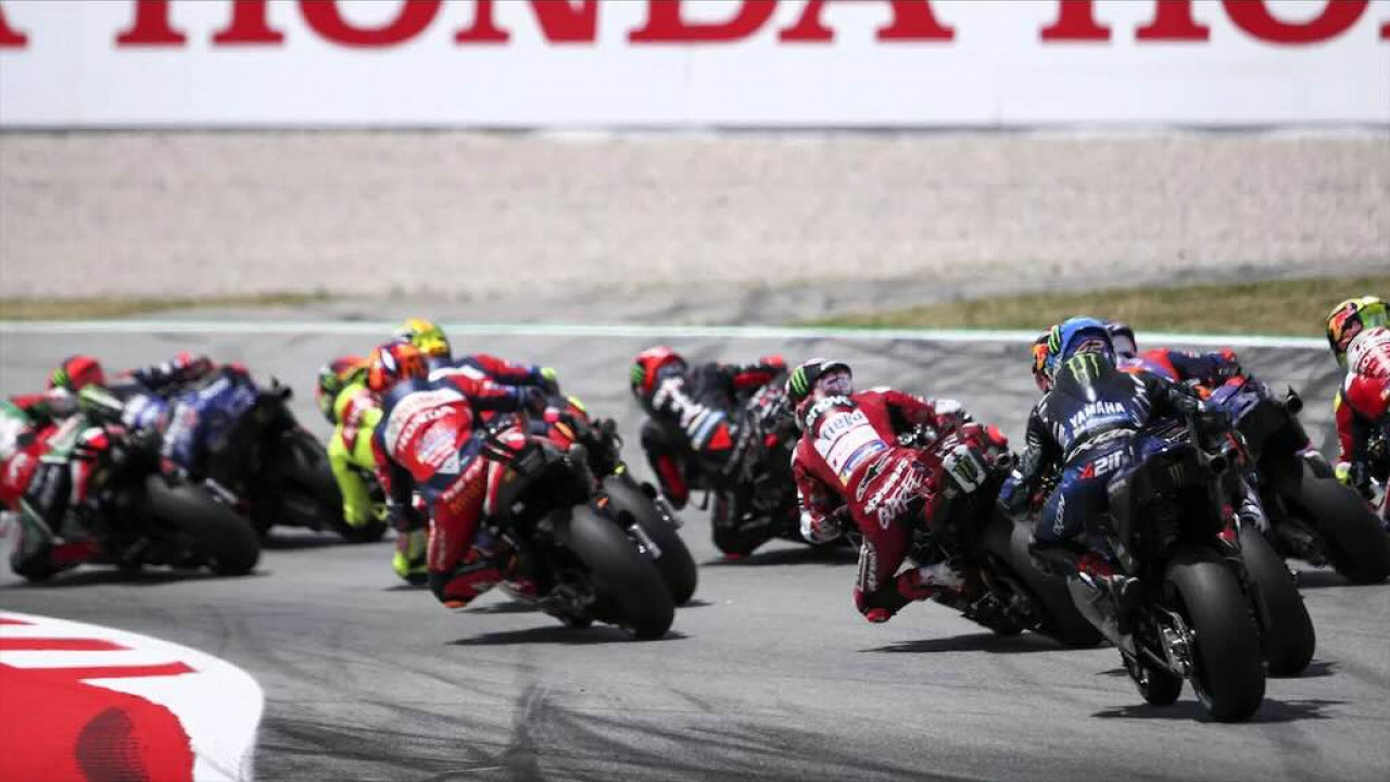 Kecelakaan Parah Beruntun, Bos Dorna Ungkap Alasan Balapan MotoGP Catalunya 2026 Tetap Lanjut