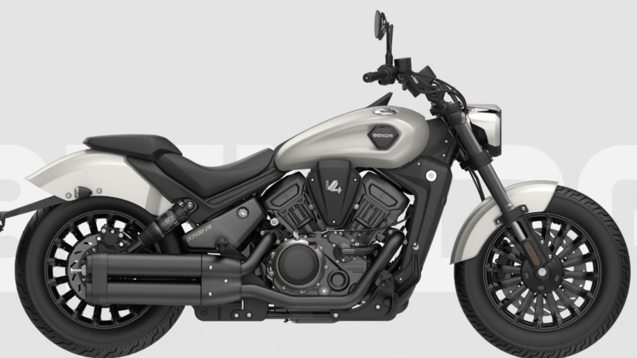 Spesifikasi dan Harga Benda Dark Flag 500, Motor Cruiser V4 Pertama di Kelasnya