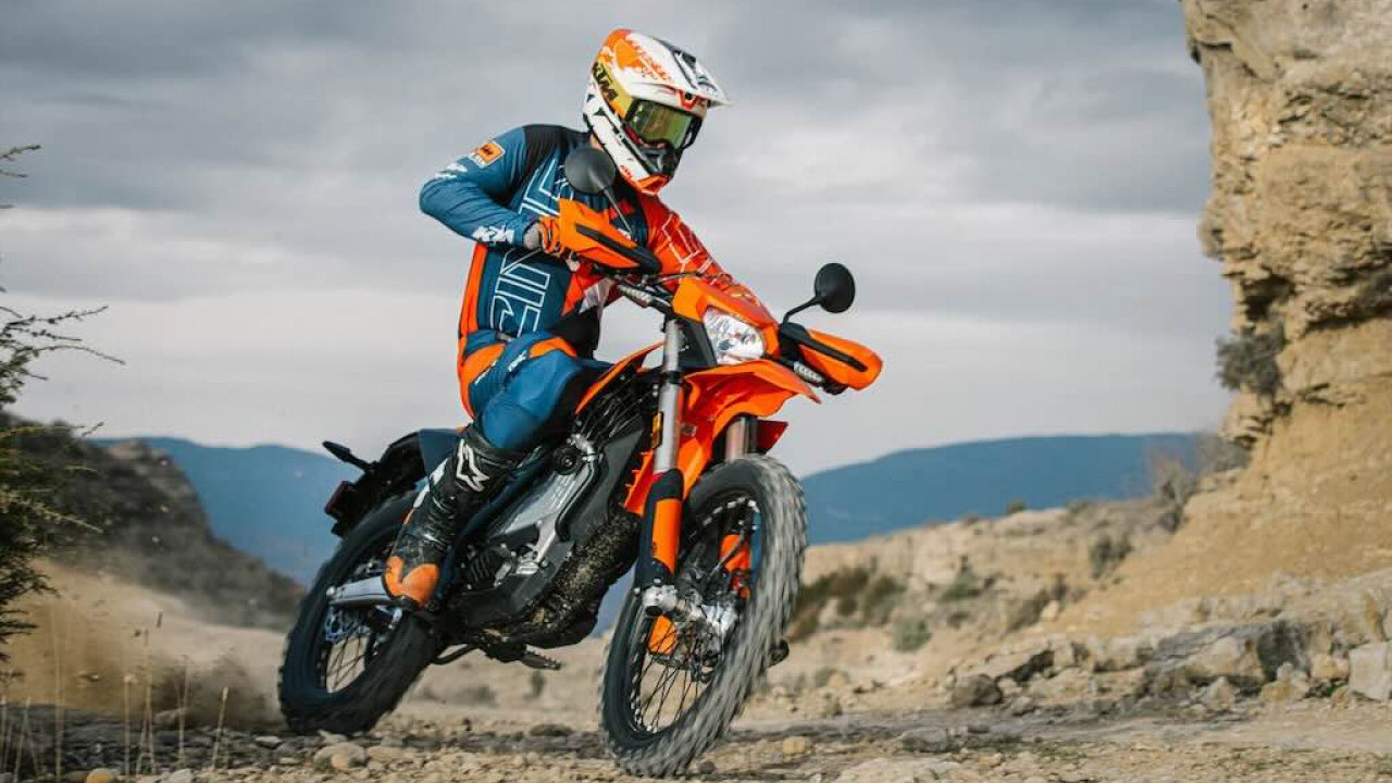 KTM Resmi Perkenalkan Freeride E 2027, Motor Listrik Trail yang Lebih Ringan dan Bertenaga