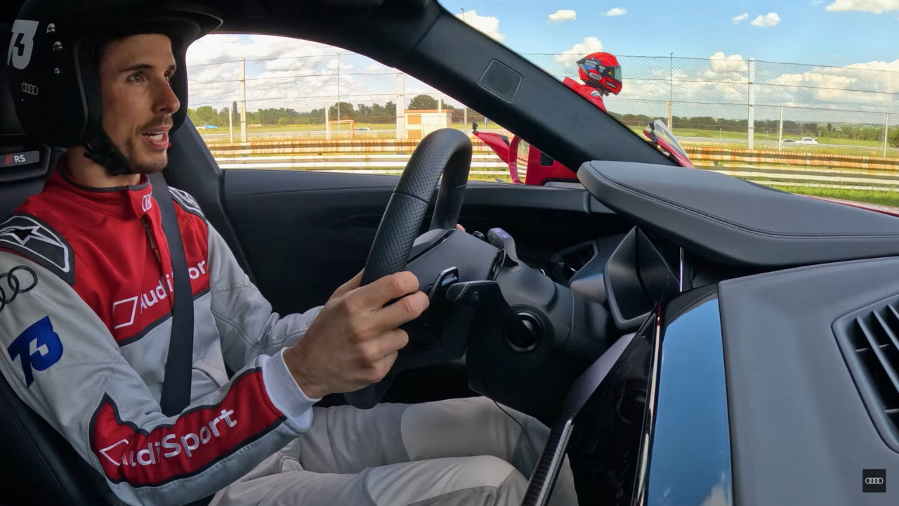 Motor Superbike Ducati Panigale V4 S Tantang Mobil Listrik Audi RS e-tron GT, Marquez Bersaudara Jadi Jokinya