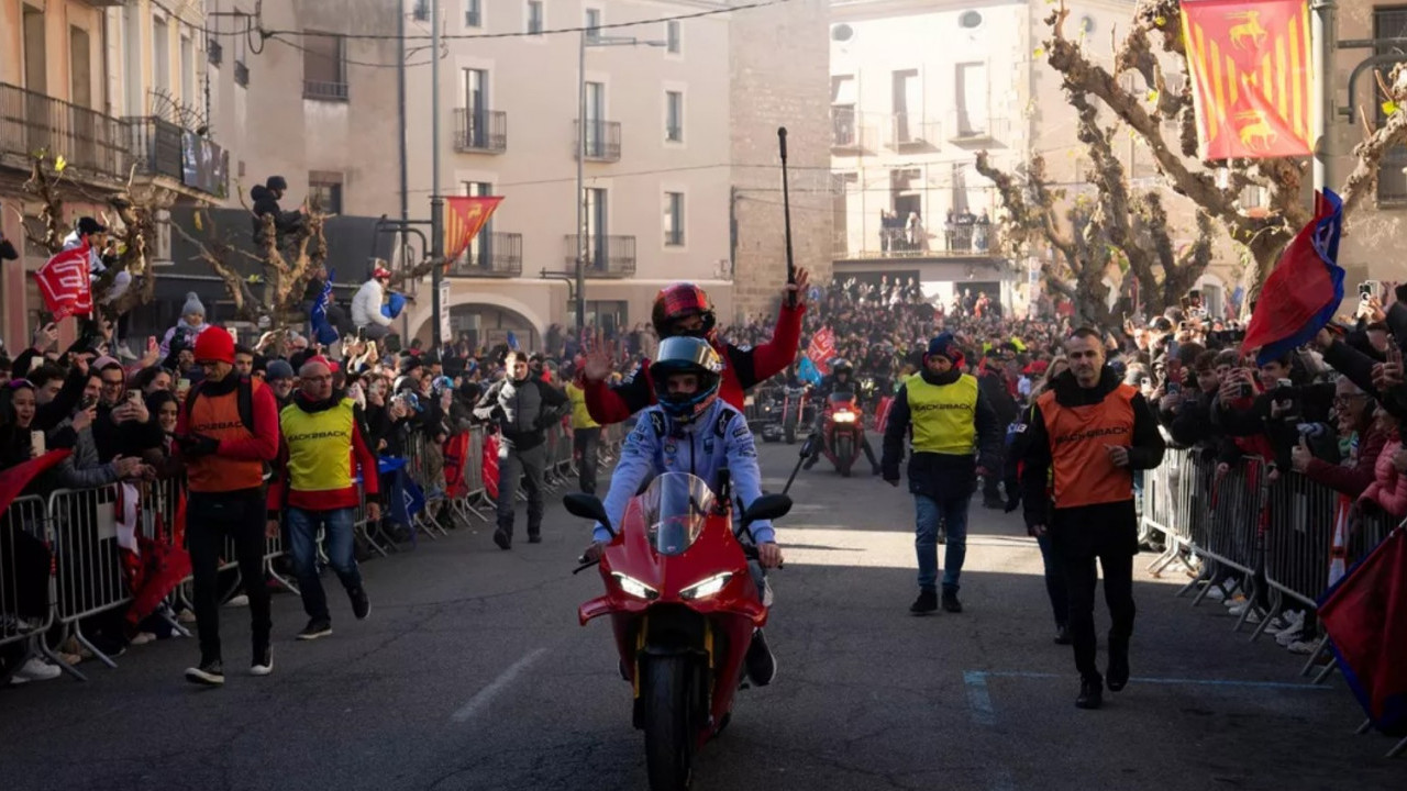 Gegap Gempita di Kota Kelahiran, Alex Marquez Kawal Sang Juara Dunia Pulang Kampung