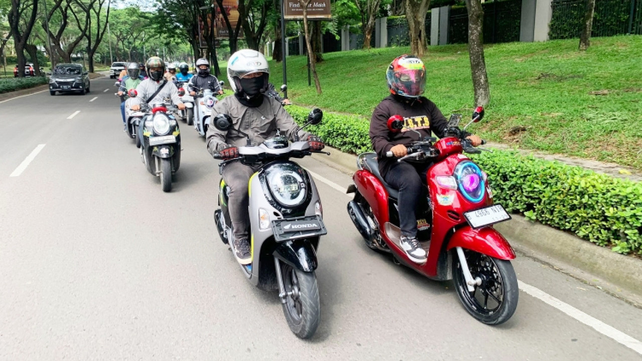 Eksplorasi Teknologi New Honda Scoopy Bareng Komunitas Bikers Melalui Rolling City