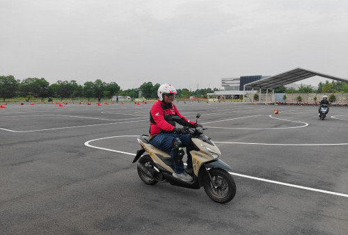 Bensin Mau Habis, Mending Ngebut Atau Jalan Pelan?