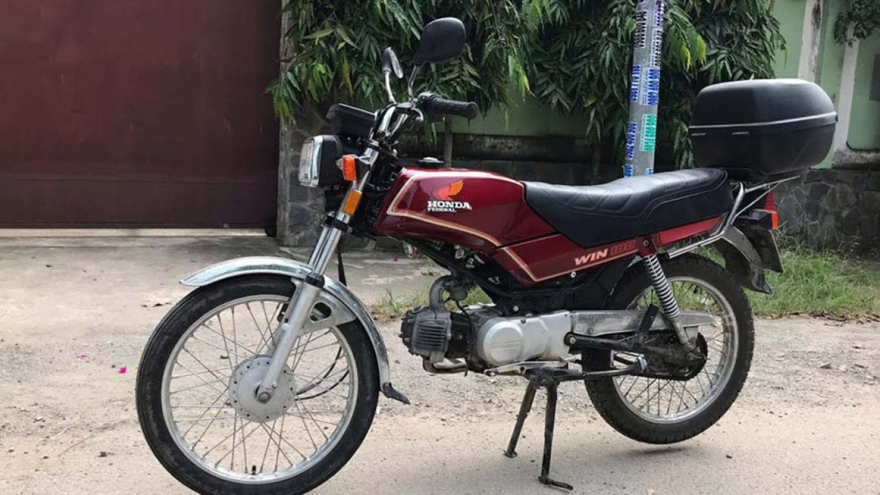 Honda WIN 100: Motor Klasik Bergaya Touring yang Diam-Diam Bikin Pecinta Retro Jatuh Hati