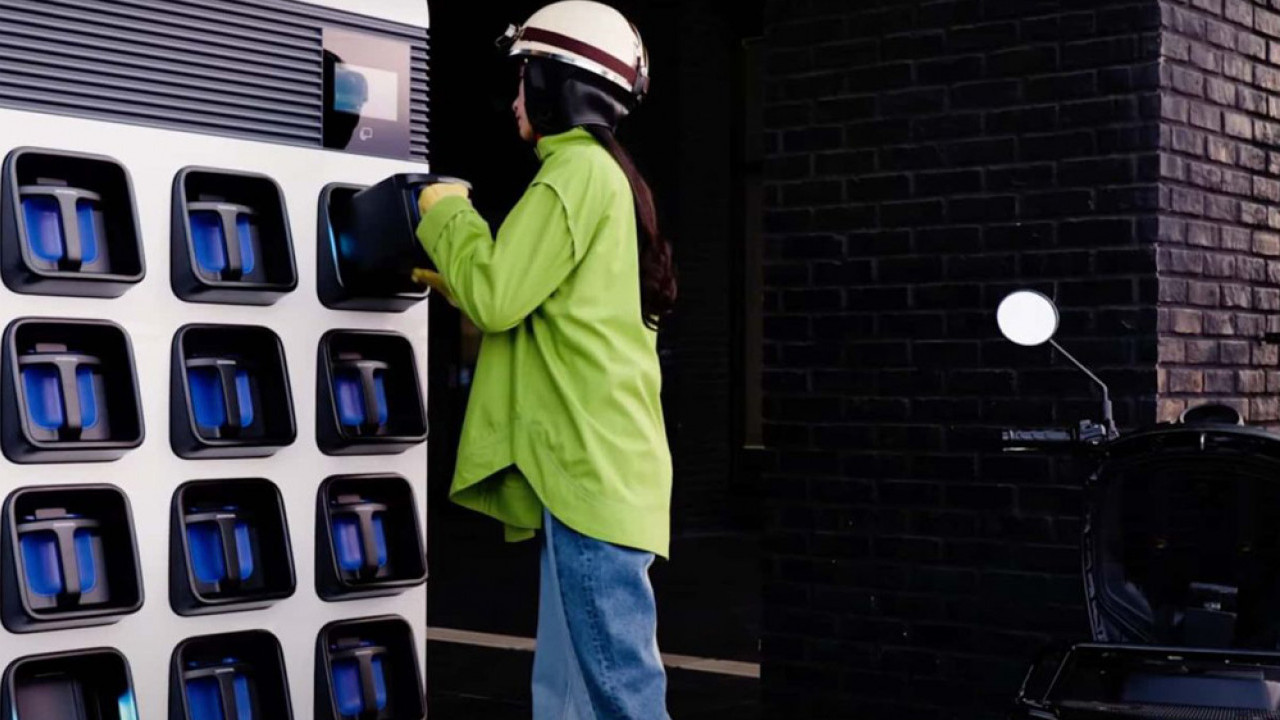 Baterai Swap Motor Listrik: Solusi Mudah atau Nambah Repot?