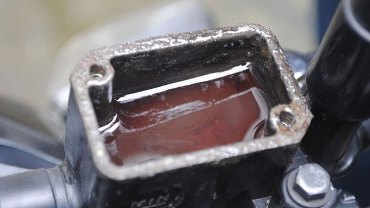 Jangan Sepelekan Rem Ngempos, Bisa Jadi Minyak Rem Sudah Tidak Layak Pakai 