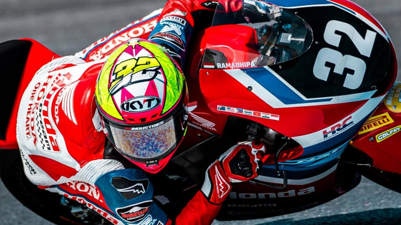 Kiandra Ramadhipa Raih Kemenangan di Moto3 Junior Portugal 2026, ‘Indonesia Raya’ Bergema di Estoril 