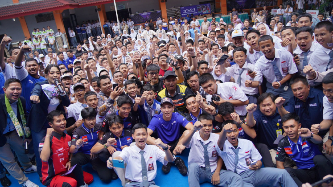 Bikin Heboh! Toprak Razgatlioglu Kunjungi SMKN 39 Jakarta, Langsung Disambut Antusias Ratusan Siswa