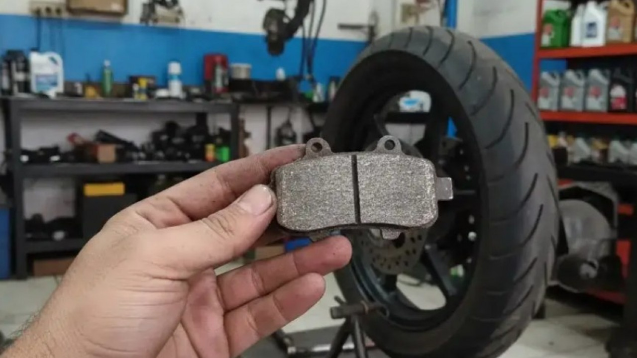 Kampas Rem Depan Motor Bunyi Decit, Buruan Cek Bagian Ini!