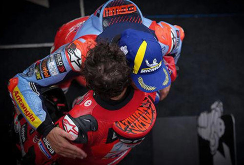 Marc Marquez Girang Motornya Makin Kencang! 